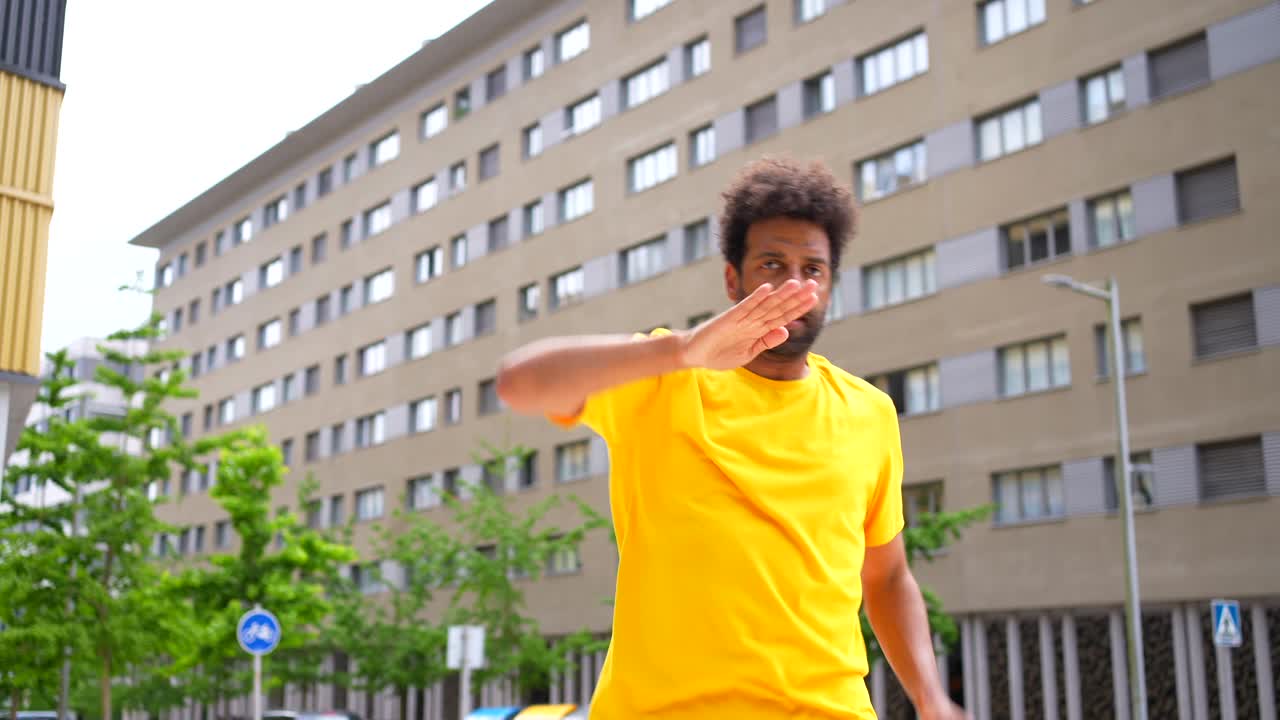 Man dancing in the city