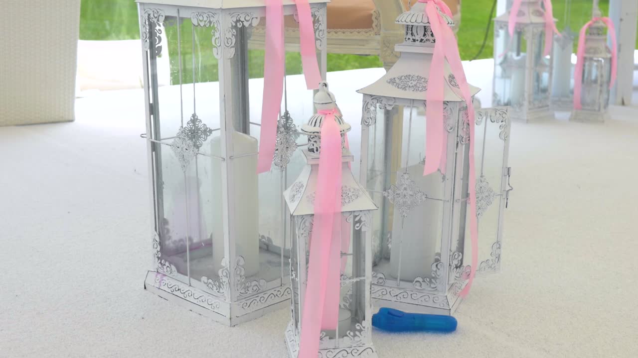 결혼식에서 촛불의 슬라이딩 샷