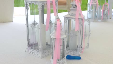 sliding shot of candles at an wedding ceremony