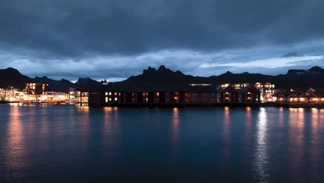 Hermoso-Lapso-De-Tiempo-De-Svolvær,-Una-Ciudad-En-Una-Hermosa-Costa-En-Lofoten,-Noruega