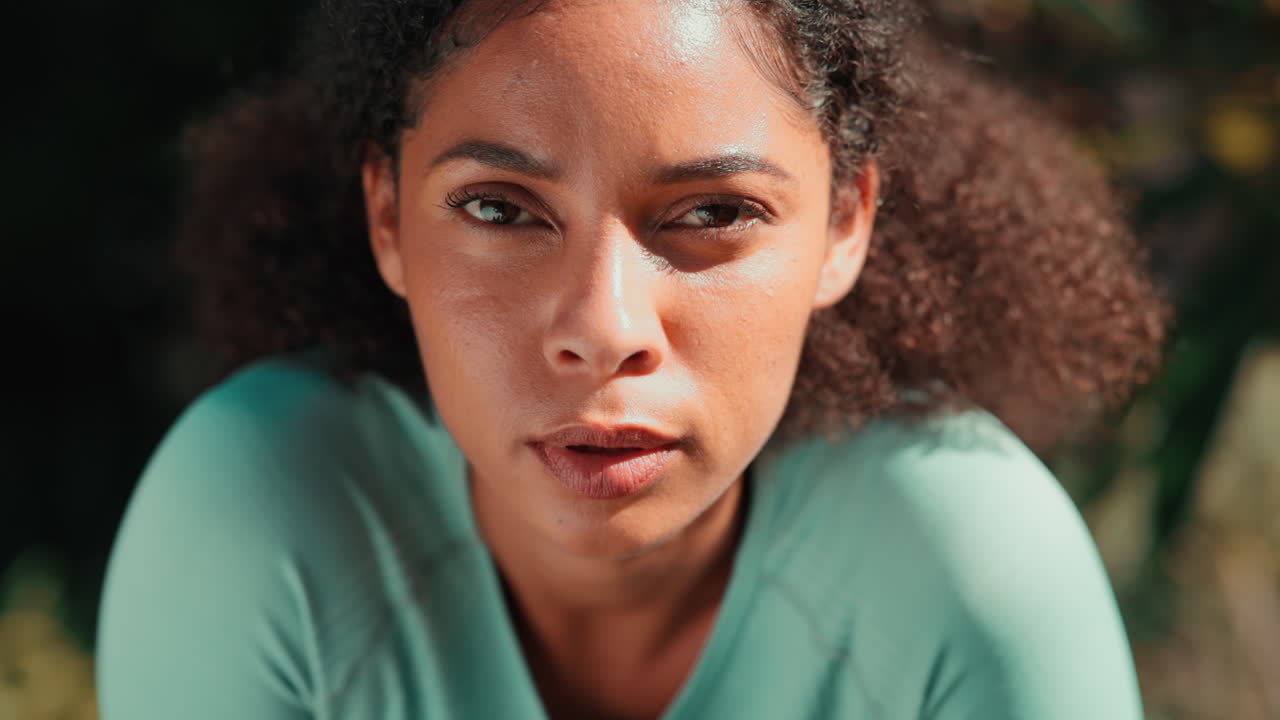fitness, descanso de la mujer y respiración facial