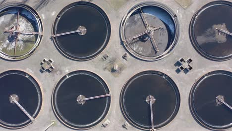 planta de aguas residuales, vista aérea. limpieza, purificación y filtración de las aguas residuales