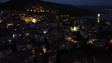 Kastoria,-El-Encanto-Nocturno-De-Grecia:-La-Perspectiva-De-Un-Dron-Con-Gloriosos-Detalles-En-4k