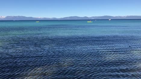 Kajakfahren-Am-Sand-Harbor-Beach-Im-Norden-Von-Lake-Tahoe