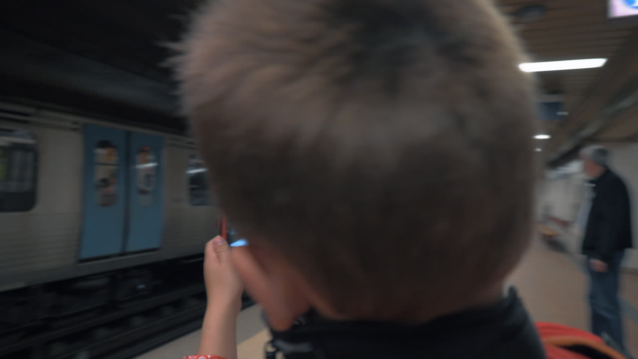 움직이는 열차를 는 것