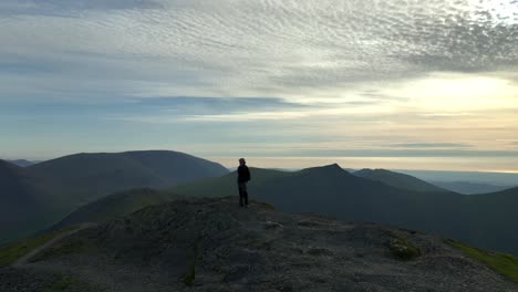 Caminante-De-Montaña-En-La-Alta-Cumbre