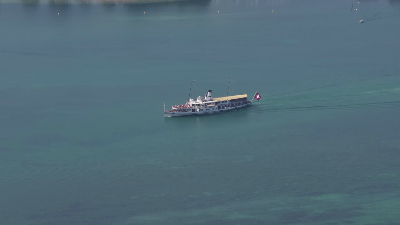 Schiff, Dampfschiff, Motorschiff , Ausflugsschiff, Passagierschiff. Swiss ferry or tour boat on a Swiss lake, aerial drone view