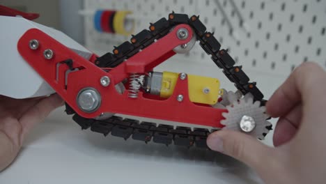 moving 3d printed snowmobile track mechanism by hand