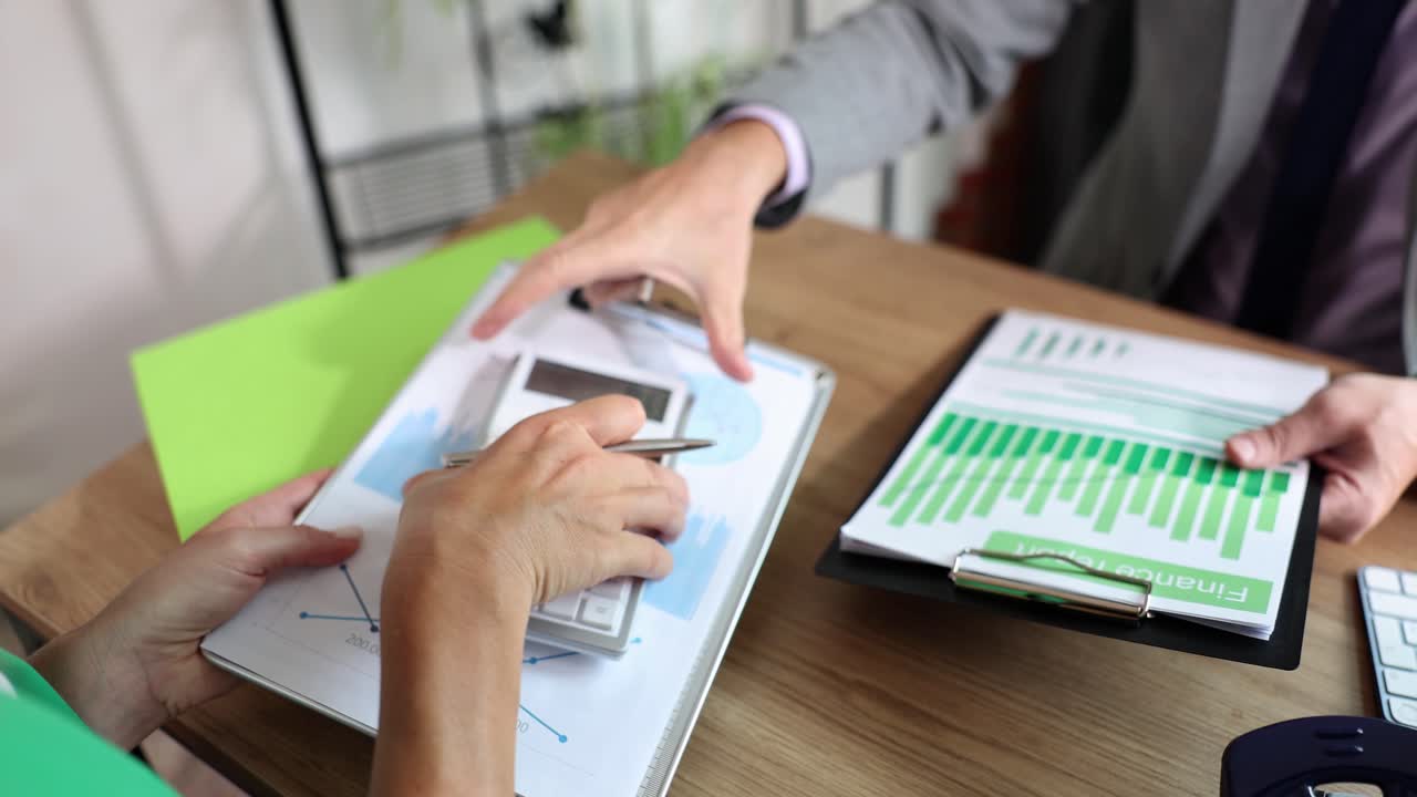 Analyzing Financial Reports and Data