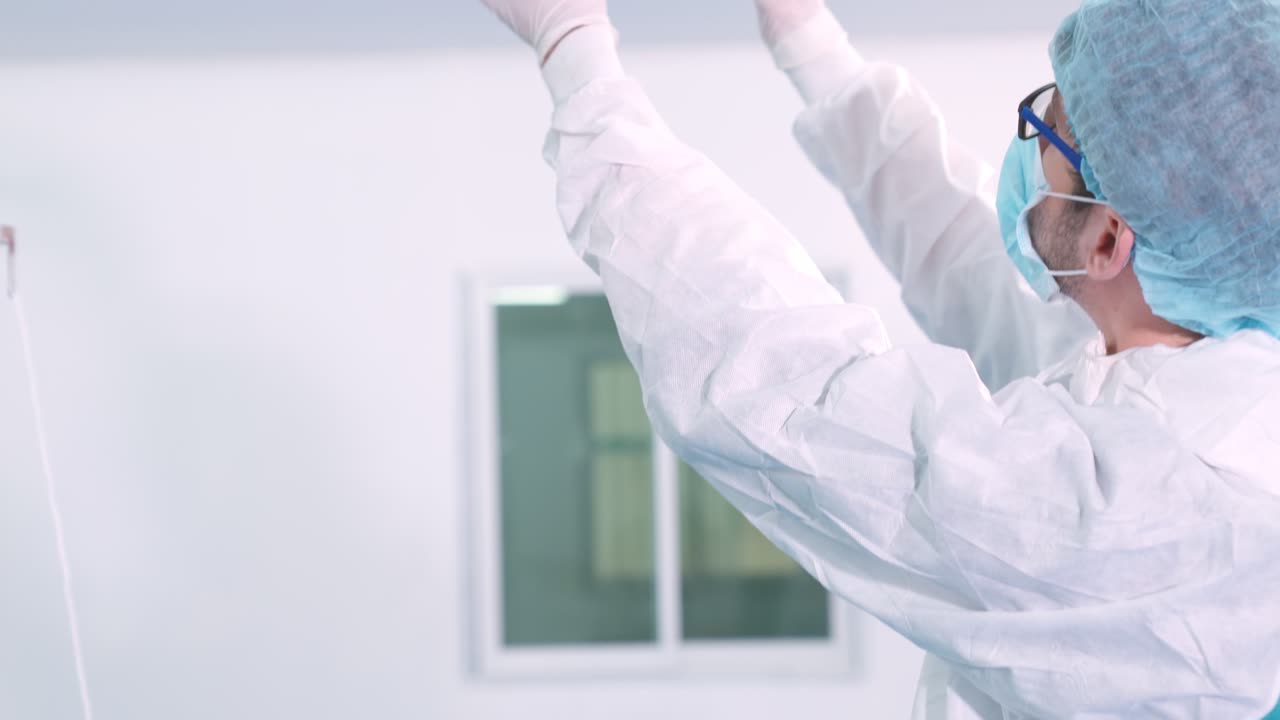 línea de producción de máscaras faciales en una fábrica moderna