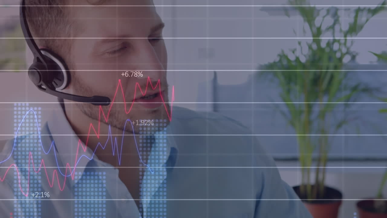 Animazione di elaborazione di dati finanziari su un uomo d'affari caucasico con auricolare telefonico.