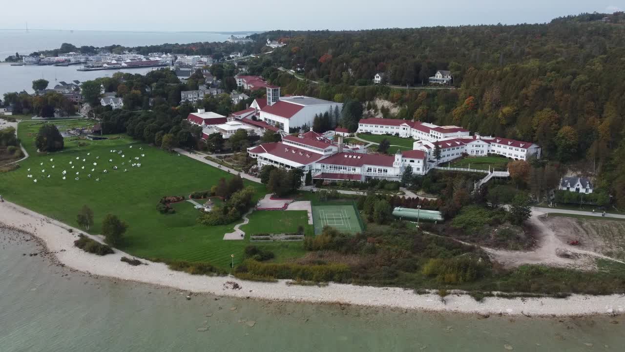 fotografía aérea de una isla con costas tropicales