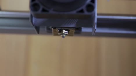 Testen-Der-Hot-End--Und-Extrude-Funktion-Auf-Einem-Drucker,-Um-Sicherzustellen,-Dass-Sie-Wie-Vorgesehen-Funktioniert