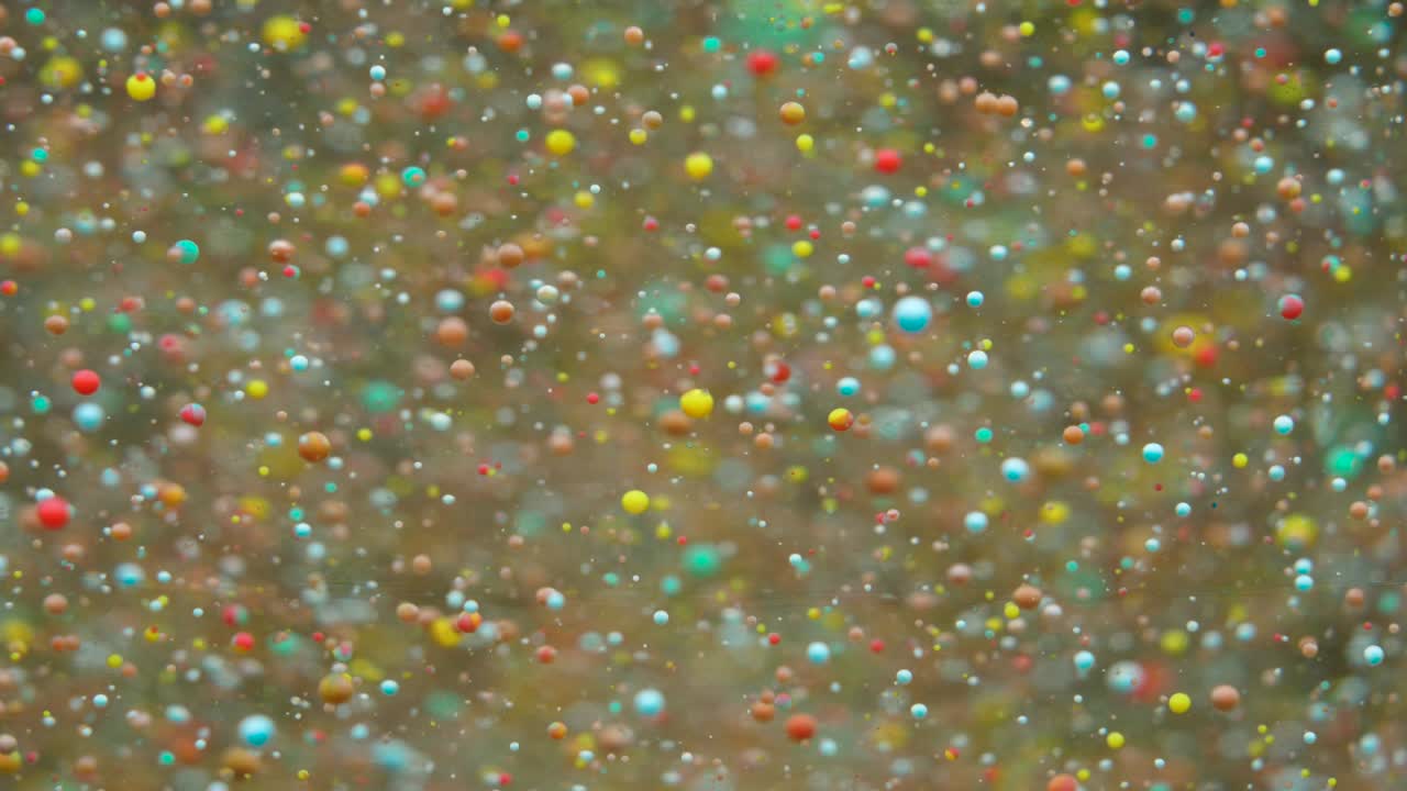 movimiento lento colores brillantes burbujas de aceite hermosa pintura color del universo movimiento de primer plano multicolor. pintura acrílica. superficie fantástica. abstracto pintura de colores estructura de metamorfosis burbujas coloridas