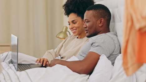 Laptop,-couple-and-relax-in-bed-in-home