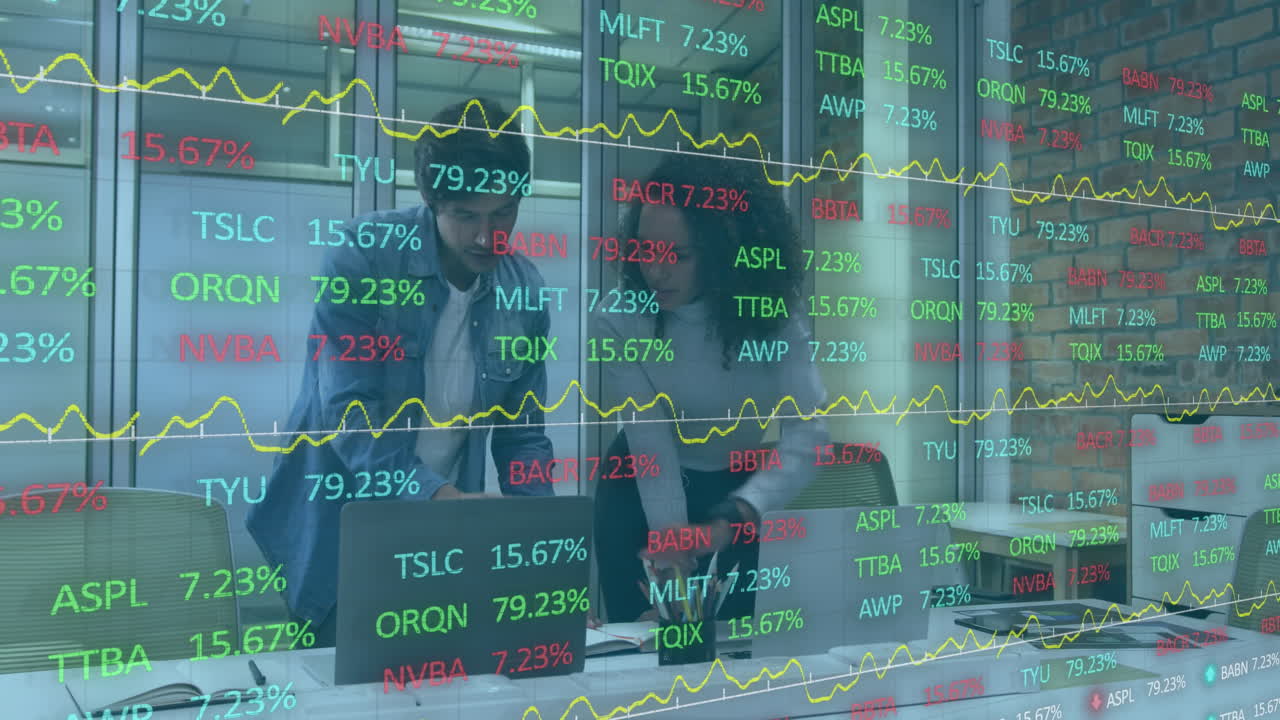 Animation av tradingtavla över mångfald av kollegor som delar idéer och skakar hand på kontor