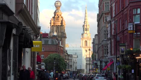 Busy-streets-in-London's-theater-district-with-traffic