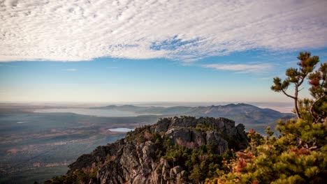 burabay nuvens da floresta outono time lapse zoom em