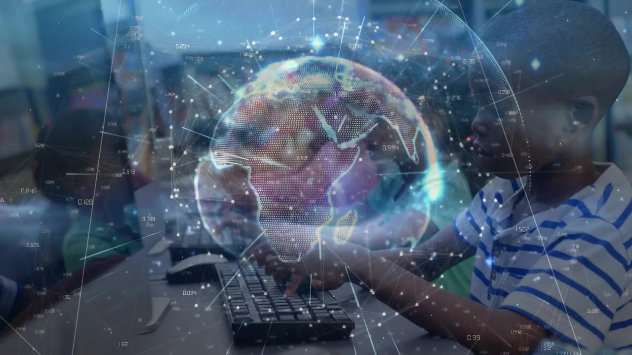 Ragazzo che digita a una scrivania in un laboratorio informatico attiva un globo trasparente rotante che visualizza le connessioni di rete