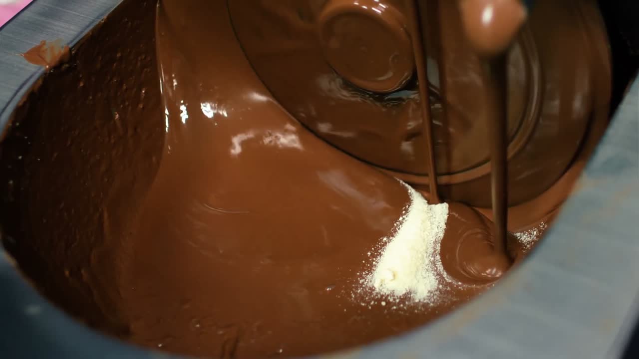 primer plano de la máquina de mezcla de chocolate