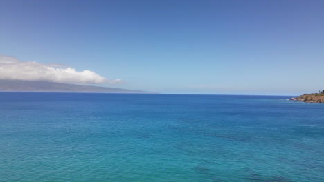 Deep-blue-water-of-Pacific-Ocean,-peaceful,-sunny-marine-paradise,-Maui