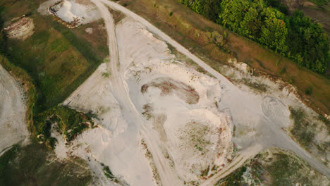 土地开发的空中飞越清理 住宅房地产建筑建设的准备 4k