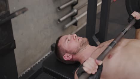 Entrenamiento-Cruzado-En-Un-Gimnasio