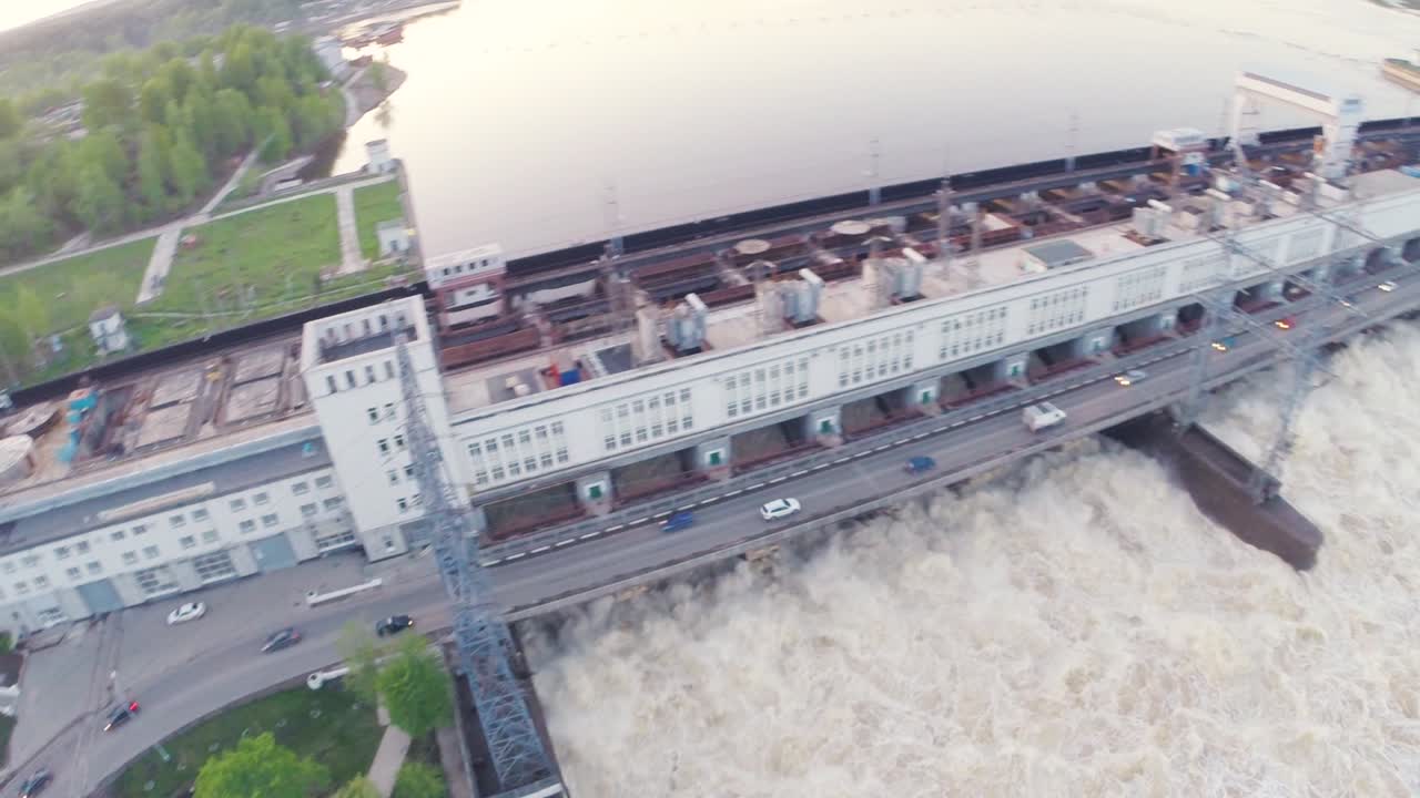 수력 발전소 와 발전소 의 공중 사진