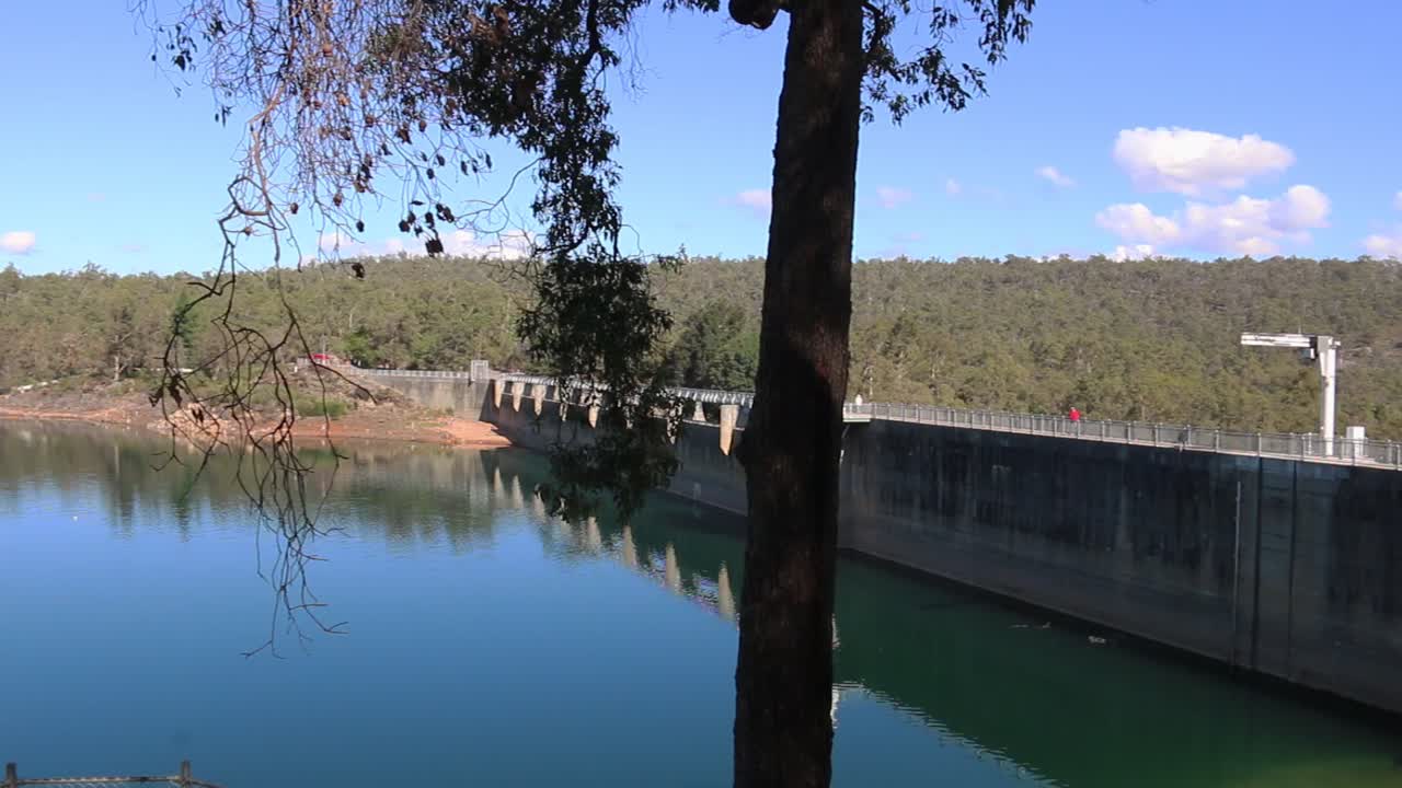 mundaring weir, perth - toma panorámica izquierda desde el mirador de o'connor