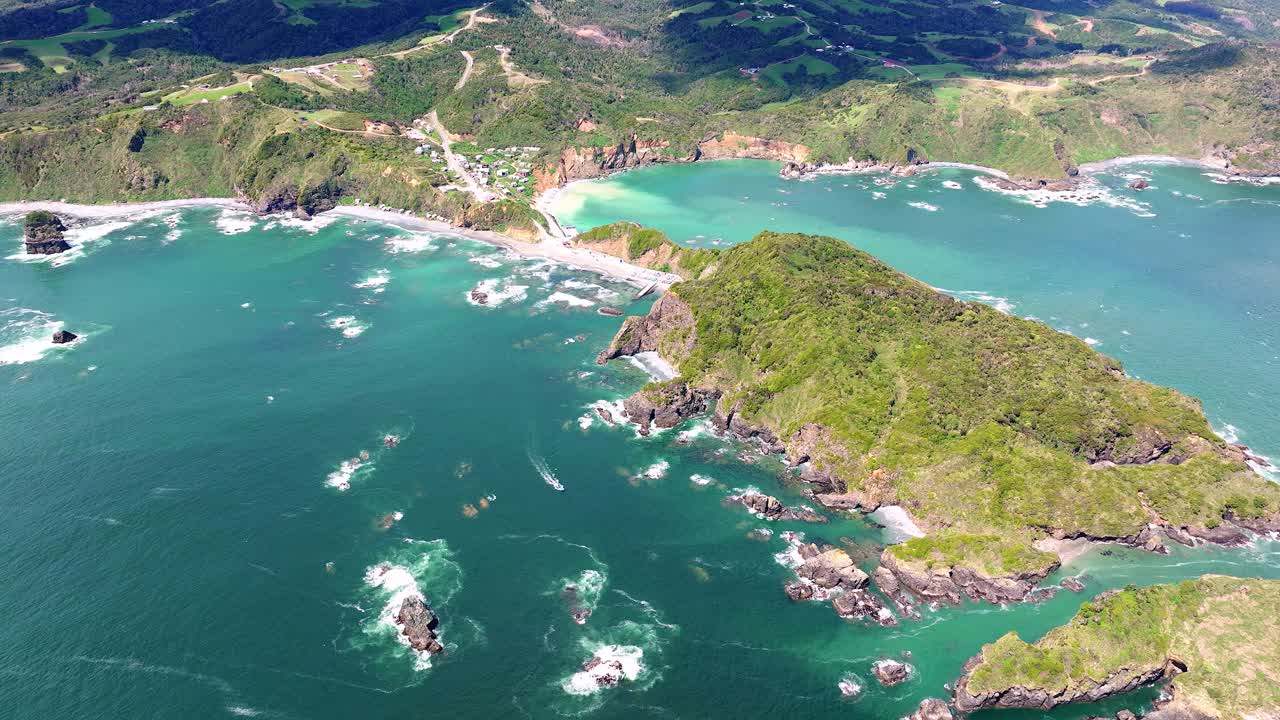 태평양 의 푸르키즈색 물 로 둘러싸인 에스타킬라 해안선 의 공중 뷰