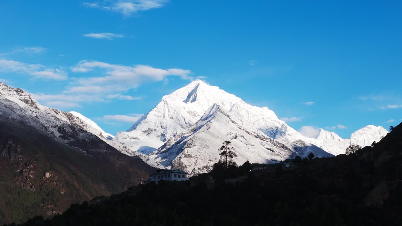 Aerial footage captures the Himalayan range from Namche Bazaar, a key acclimatization village on the Everest Base Camp trek, offering sweeping mountain views and Sherpa cultural landmarks.