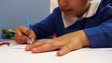 Children-Paint-Pictures-Paper