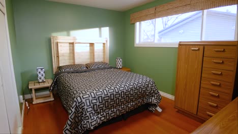 Rustic-home-family-bedroom-with-wooden-accents