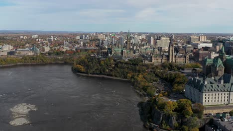 Parliament-hill-in-the-fall-in-Ottawa-Canada