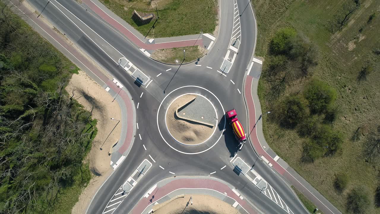 vista aérea de un círculo de tráfico