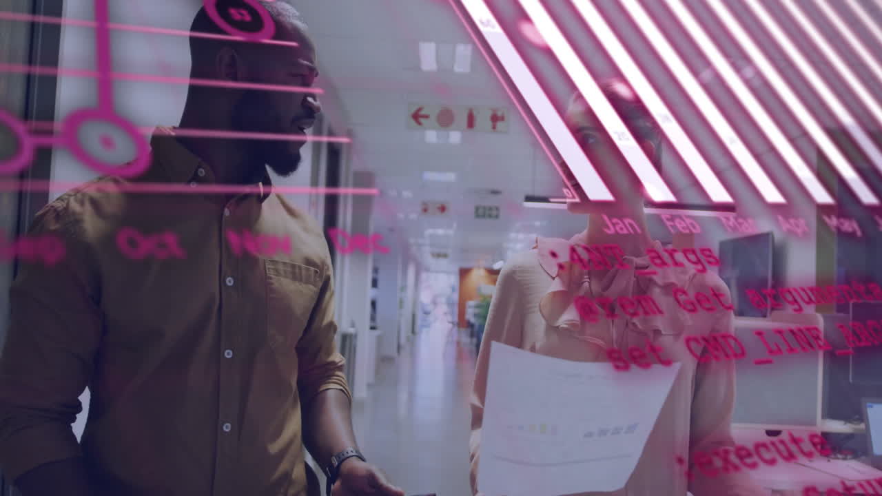 사무실에서 다양한 사업가들에 대한 금융 데이터 처리의 활성화