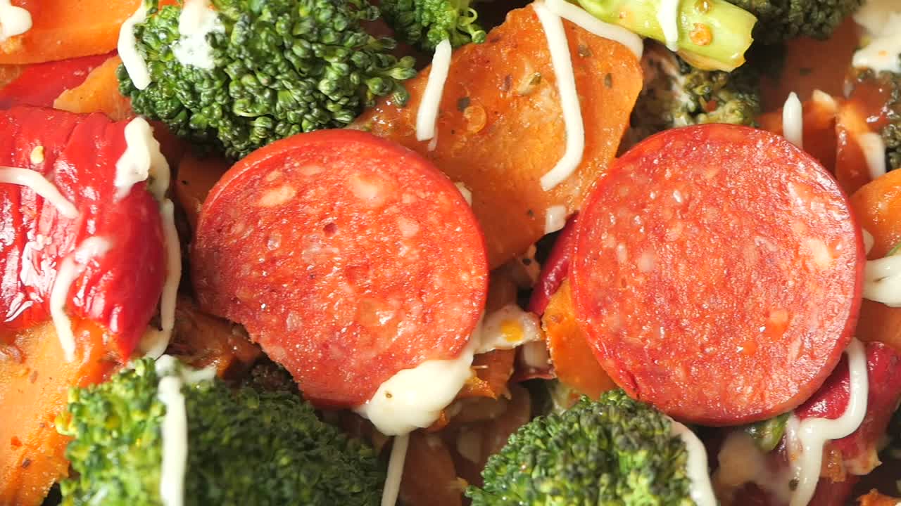 소시지와 함께 구운 채소