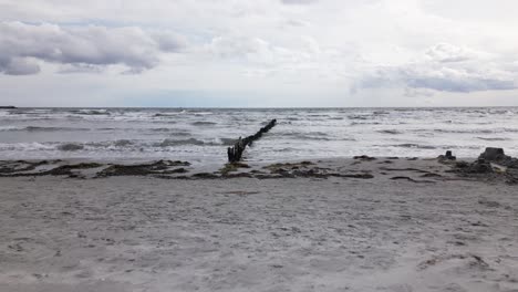 Ein-Wunderschöner-Großer-Strand-Am-Meer-In-Dänemark