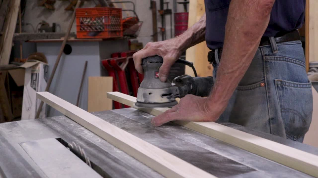 Man Sands Piece for Cabinet