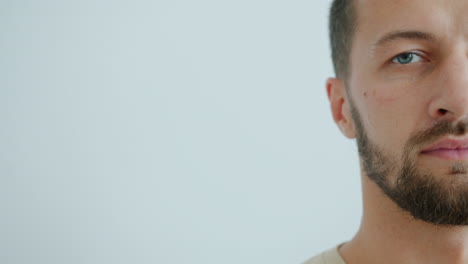 primer plano de la cara de un hombre