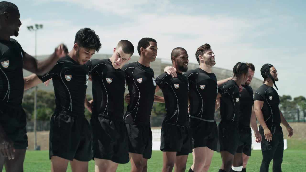 럭비 팀이 축하하고 있습니다.