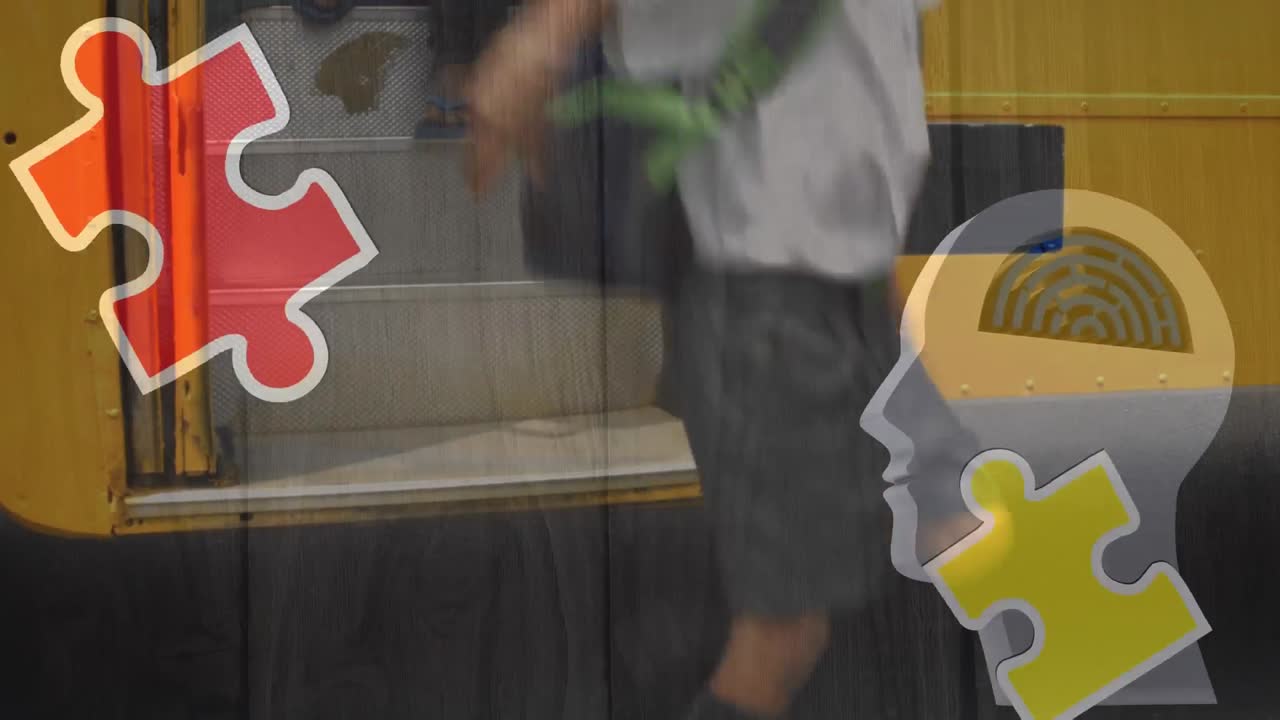 animación de rompecabezas cayendo sobre cabezas humanas con laberinto y niños escolares bajando del autobús