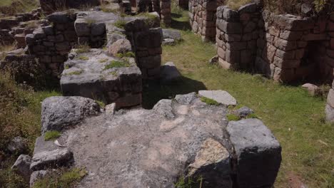 Temple-Of-The-Monkeys-Or-Kusilluchayoc-Near-Cusco,-Peru---tilt-up