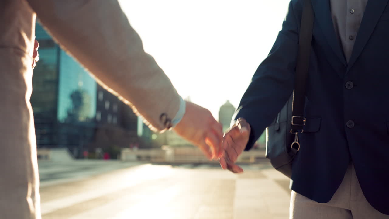 팀워크, 클로즈업 또는 비즈니스 사람들이 손을 흔들고 있습니다.