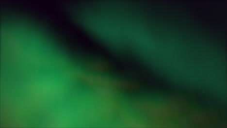 las luces del norte esmeraldas iluminan el cielo