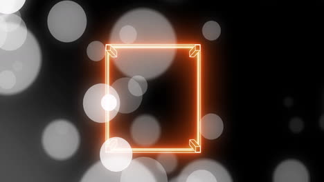 animación del diseño del campo deportivo naranja de neón contra manchas grises de luz sobre fondo negro.