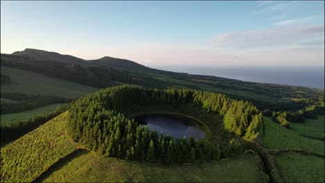 Scenic-Lagoa-de-Pau-Pique---volcanic-crater-lake-surrounded-by-trees