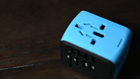 adaptador de enchufe de viaje multipaís necesario para viajes al extranjero