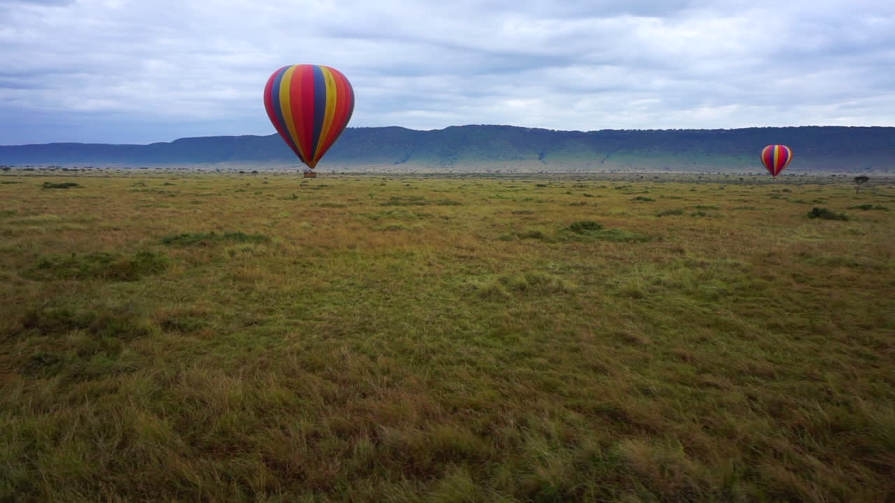 아프리카 케냐 마사이마라 상공에서 열기 풍선 비행