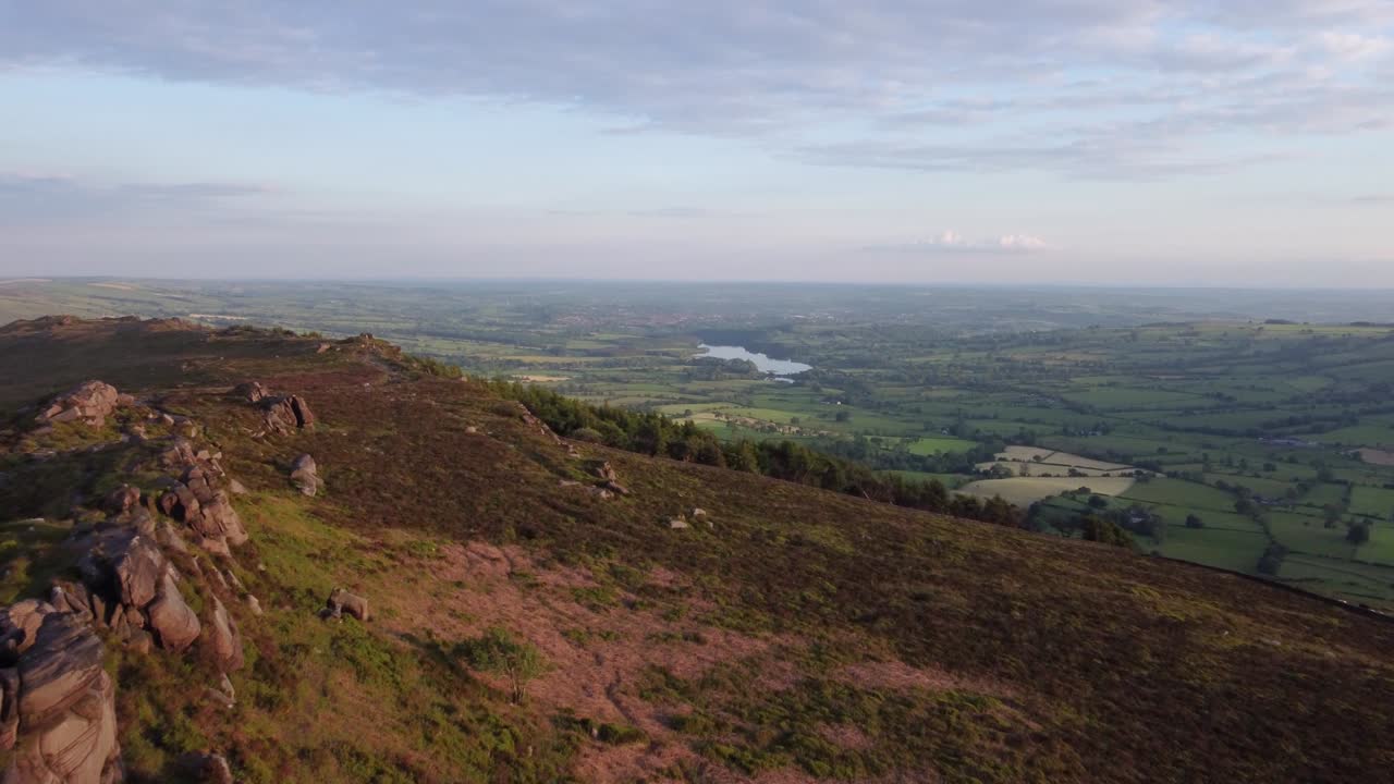 el paisaje rural en las cucarachas, staffordshire.